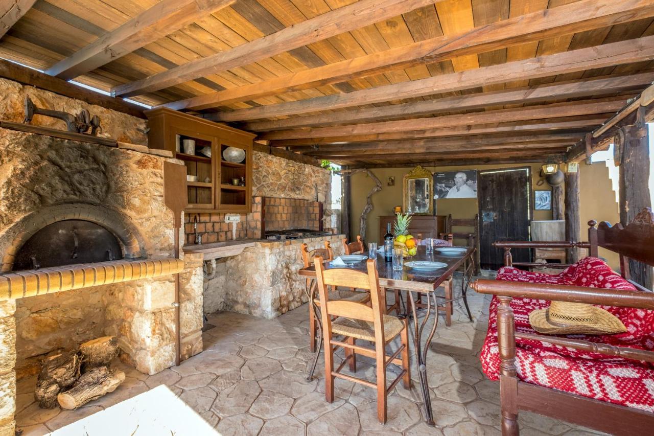 Villa George Kambanion Bagian luar foto